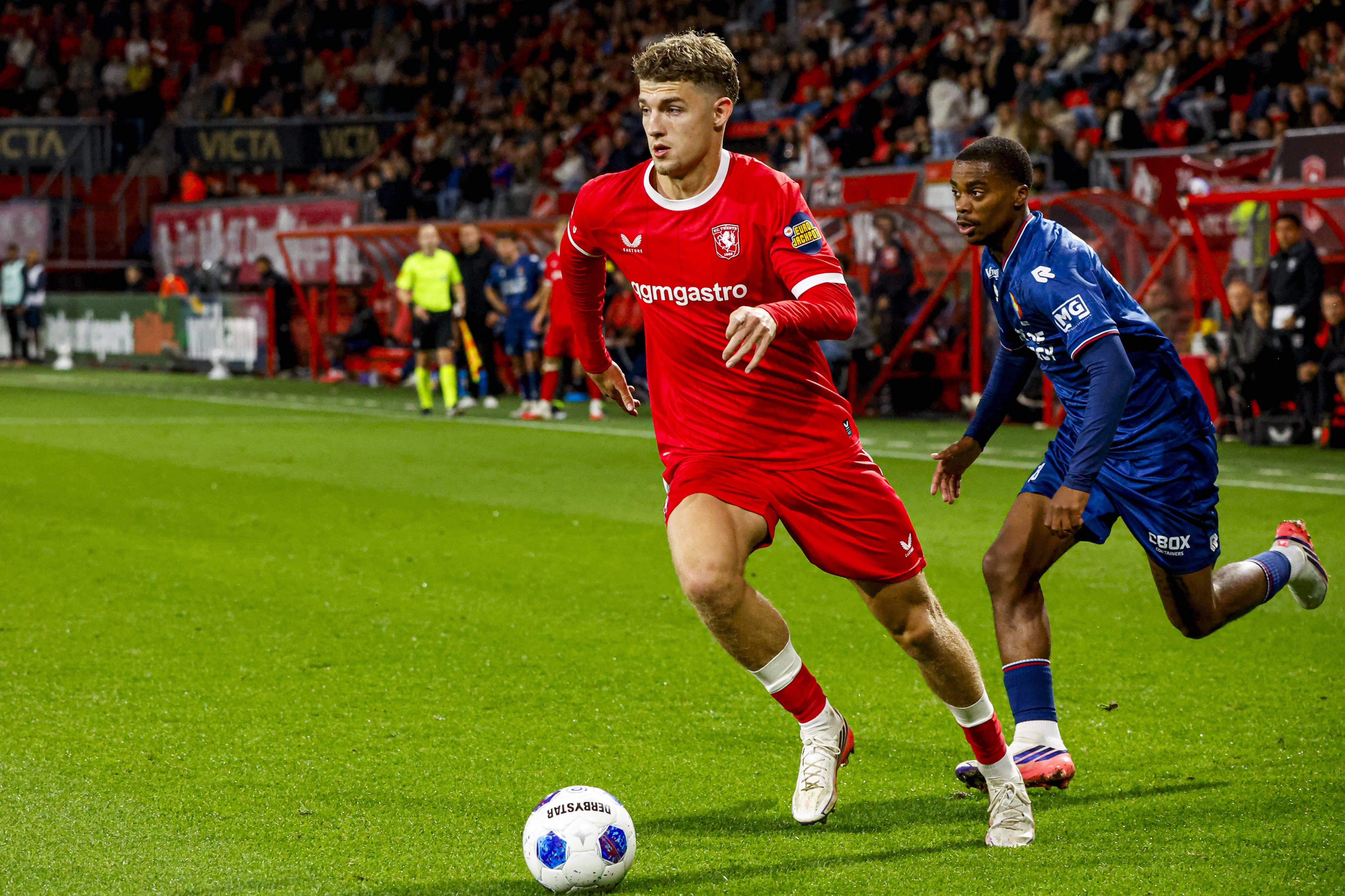 Ruud Nijstad, 18 anos, central do Twente . valor de €18 milhões (foto Imago)