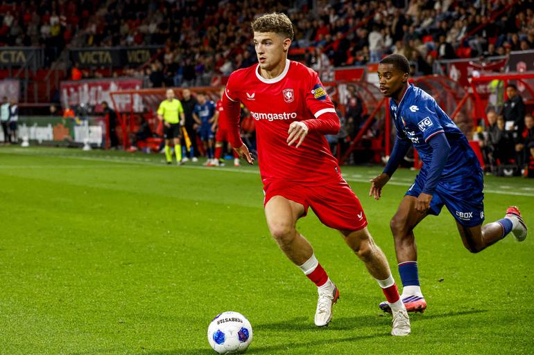 Ruud Nijstad, 18 anos, central do Twente . valor de €18 milhões (foto Imago)