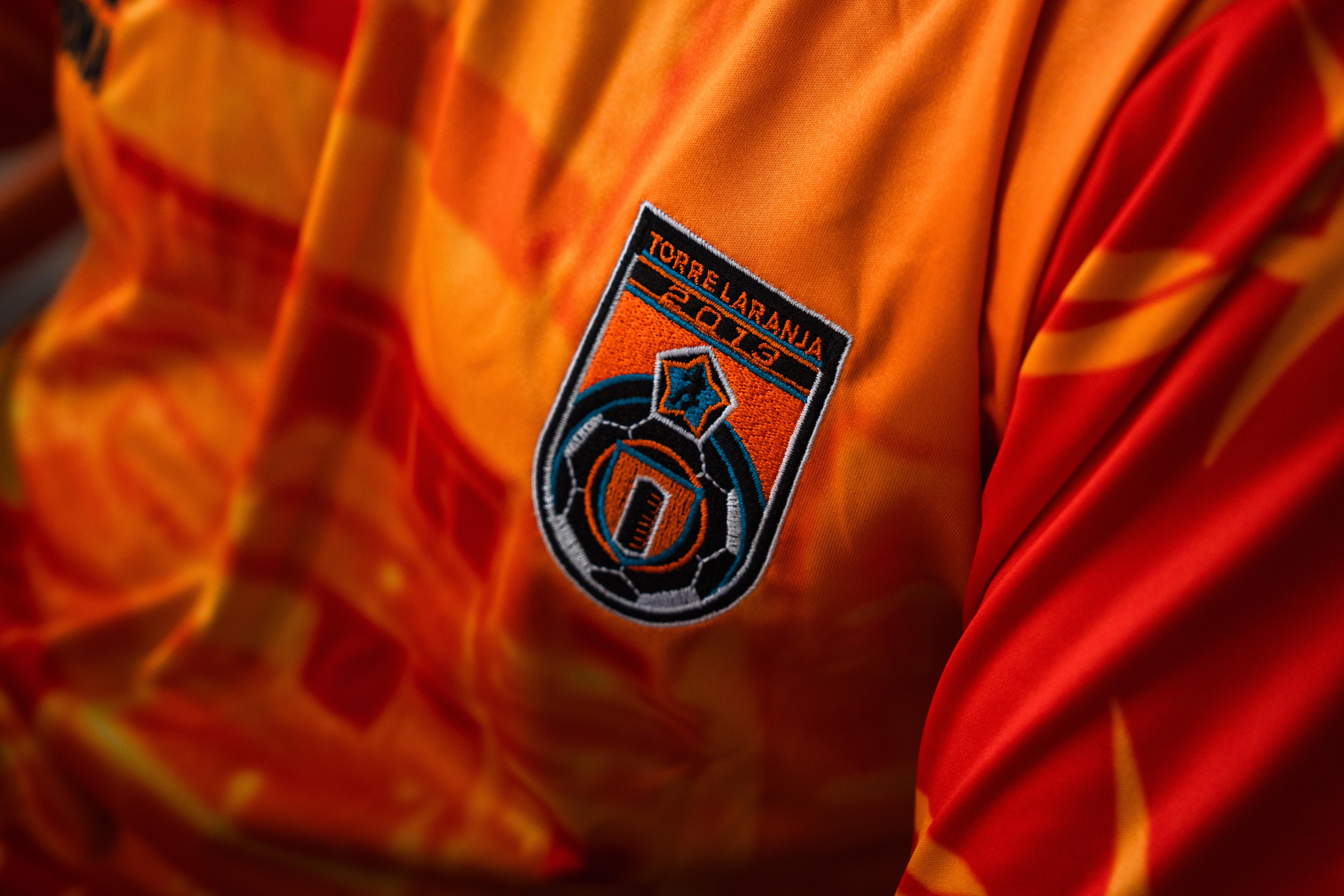 Detalhe da camisola do Torre Laranja FC - Foto: André Carvalho