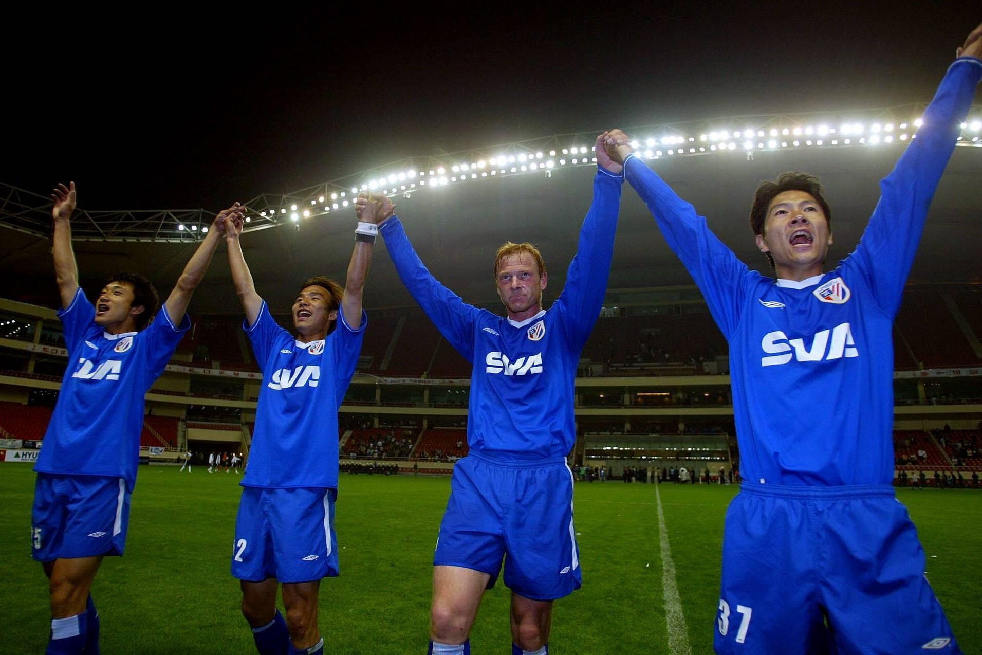2003: Shanghai Shenhua.  Quase 10 anos se passaram (2011) até que o clube perdesse o título do campeonato chinês de 2003, após a descoberta de um vasto esquema de manipulação de resultados e corrupção no futebol chinês