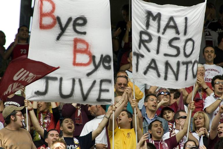 2006: caso de corrupção Calciopoli. Envolveu alguns dos principais clubes num esquema de manipulação de resultados na temporada 2004/05 da Serie A: Juventus, Milan, Fiorentina e Lazio. 'Vecchia Signora' foi despromovida à Serie B e perdeu dois títulos