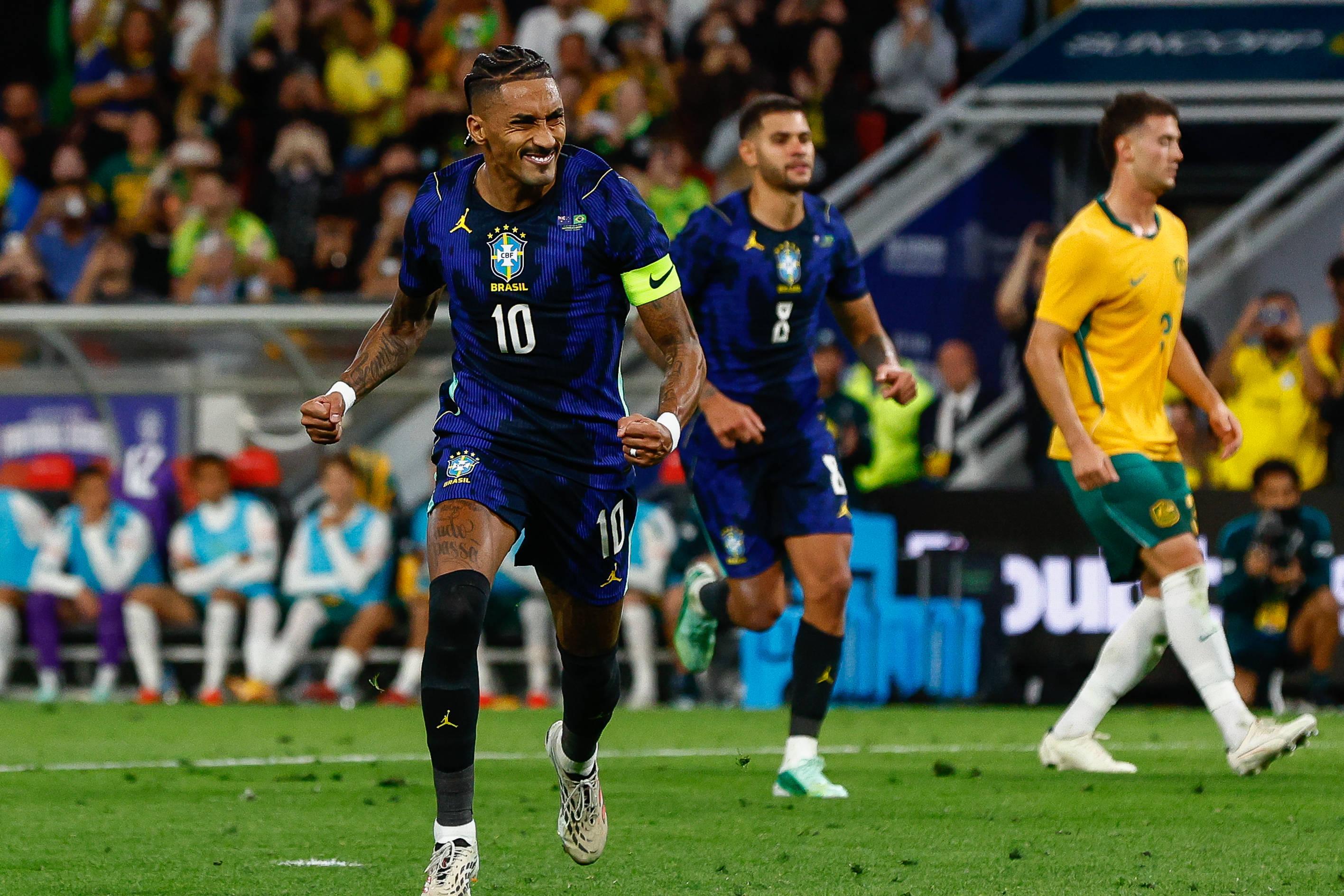 Raphinha marcou penálti e foi substituído
