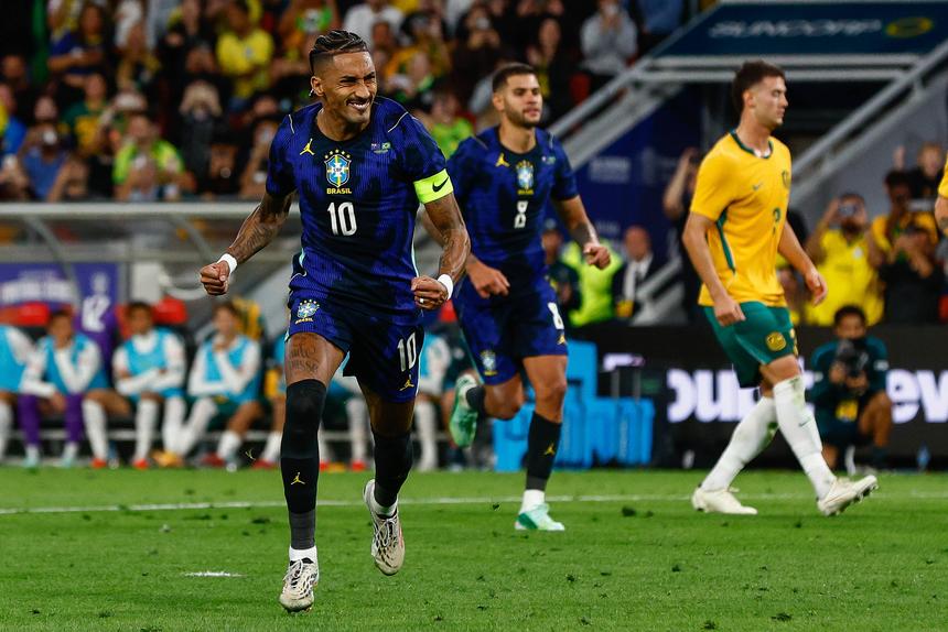 Raphinha marcou penálti e foi substituído