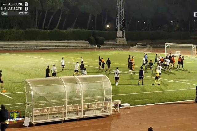 Ricardo Baixinho, árbitro despromovido da Liga, em confusão em jogo universitário