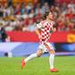 As lendas são assim: Modric ovacionado de pé por todo o estádio no Espanha-Croácia