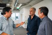 Duarte Gomes em entrevista a A BOLA em setembro de 2026, com Nuno Rita, responsável de operações, e Alexandre Pereira, diretor-adjunto. Foto Maycon Quiozini