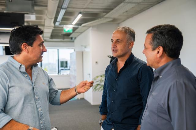Duarte Gomes em entrevista a A BOLA em setembro de 2026, com Nuno Rita, responsável de operações, e Alexandre Pereira, diretor-adjunto. Foto Maycon Quiozini