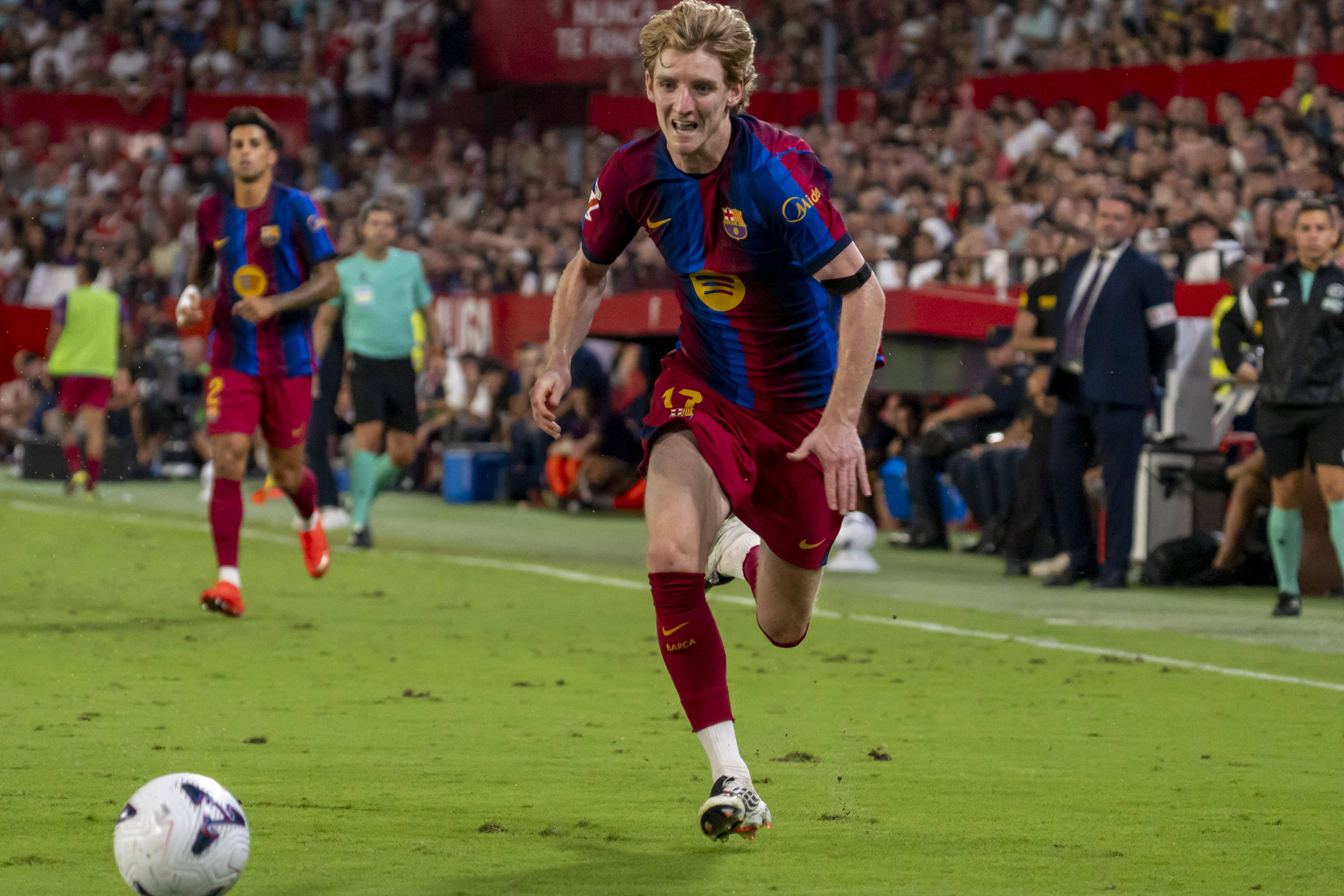 Anthony Gordon em ação pelo Barcelona