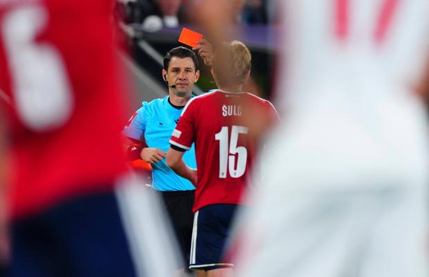 Pavel Sulc deixou a Chéquia reduzida a 10 na primeira parte