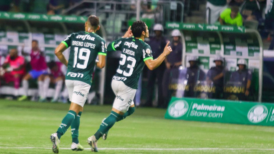 Palmeiras vence Bahia e é 2.º à condição, Luis Suárez nos quatro golos do Grémio