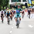 Philipsen supera Cavendish e Pogacar