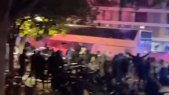 O momento do brutal ataque ao autocarro do Lyon