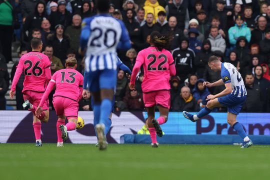 Golaço de João Palhinha faz o empate contra o Brighton (vídeo)