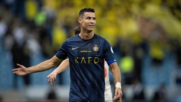 Talisca vê golo anulado e é expulso: Ronaldo pede troca do árbitro (vídeo)