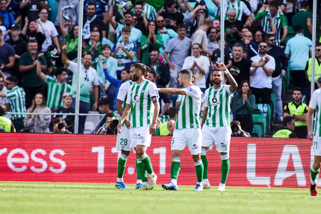 Bétis, com William Carvalho, vence com golo em cima do apito final