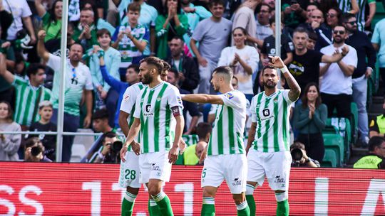 Bétis, com William Carvalho, vence com golo em cima do apito final