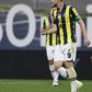 Hat-trick de Dzeko e Fenerbahçe segue imparável