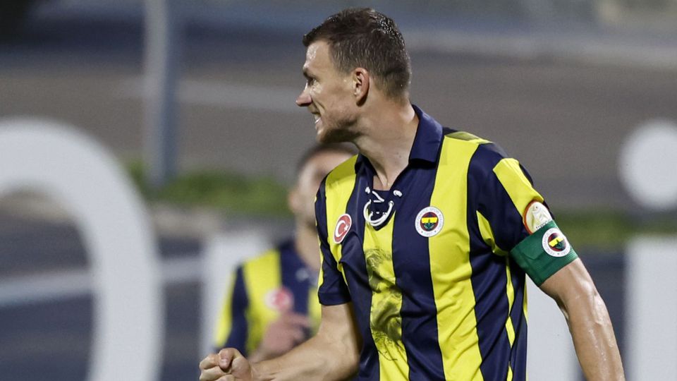 Hat-trick de Dzeko e Fenerbahçe segue imparável