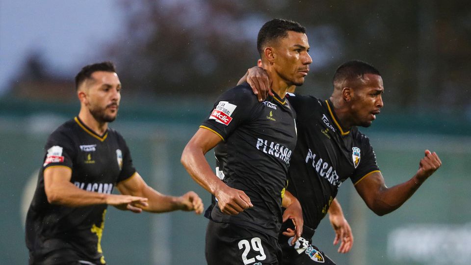 Farense: Falcão de regresso ao onze em Famalicão