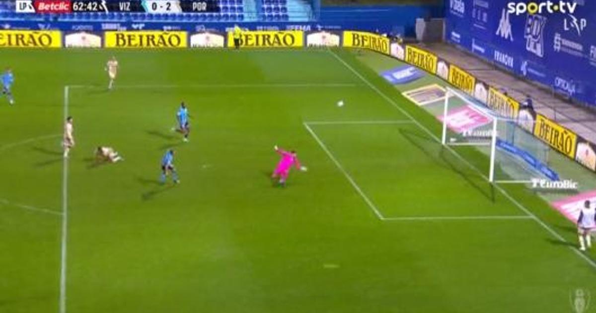 Vídeo: O incrível falhanço de Samu após oferta de David Carmo | A Bola