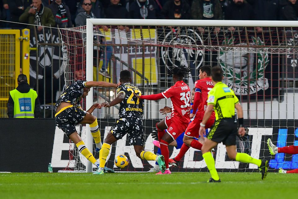 Lançamento longo de ex-Benfica vale empate para a Udinese (vídeos)