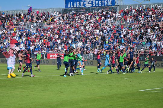 De 0-3 para 4-3 em 20 minutos: Cagliari vence com reviravolta épica