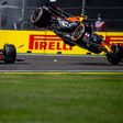 O desespero de Pérez após abandonar na primeira curva a correr em casa (vídeo)
