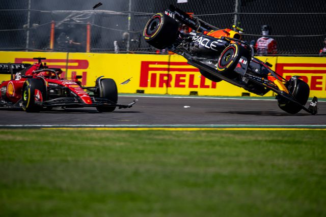 O desespero de Pérez após abandonar na primeira curva a correr em casa (vídeo)