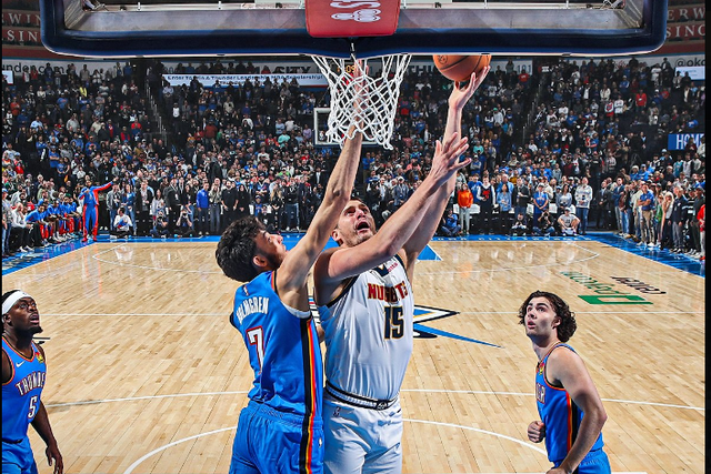 NBA: Jokic lidera vitória dos campeões em Oklahoma