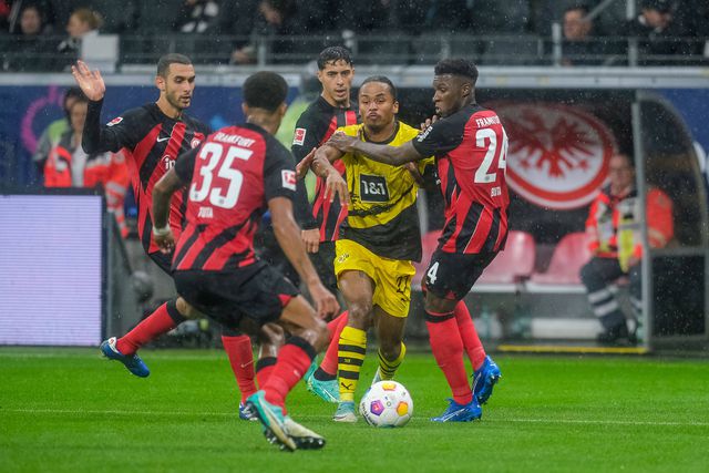 Eintracht de Buta mete travão ao Borussia em jogo recheado de golos (veja o resumo)