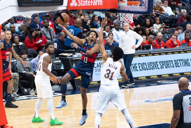 Jordan Poole em ação pelos Washington Wizards diante dos Cleveland Cavaliers