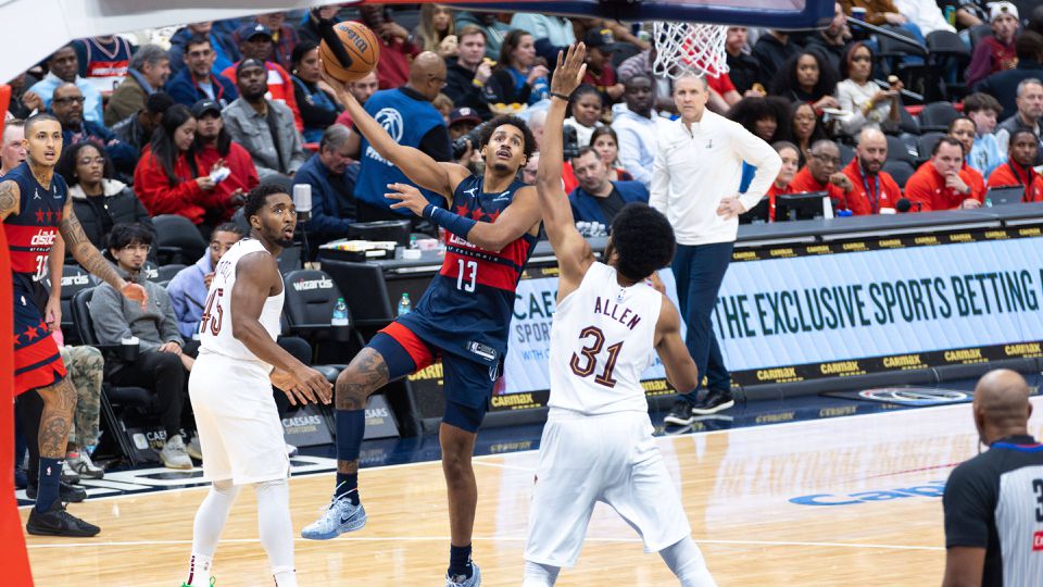 Jordan Poole em ação pelos Washington Wizards diante dos Cleveland Cavaliers