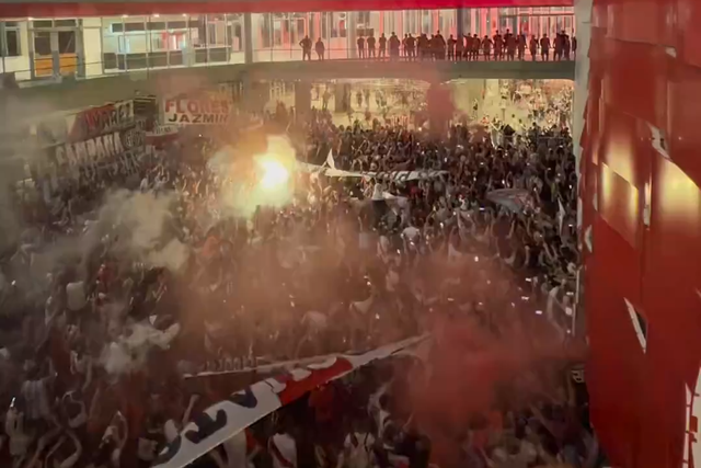 Que loucura! Perderam 0-3 na primeira mão e os adeptos fizeram-lhes isto antes da segunda