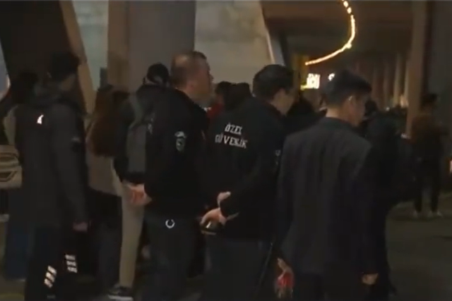 Motorista do presidente do Besiktas detido após partir nariz a jornalista