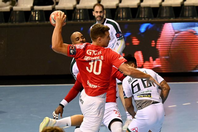 Benfica vence Presov e lidera na Liga Europeia