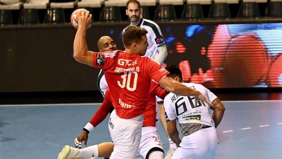 Benfica vence Presov e lidera na Liga Europeia