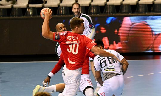 Benfica vence Presov e lidera na Liga Europeia