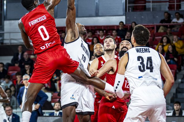 Benfica continua sem vencer na Champions