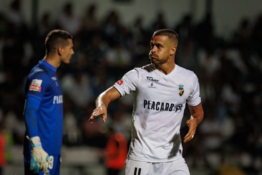 Farense: Artur Jorge e Ângelo Neto no limite amarelo