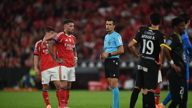 Grande penalidade foi assinalada depois de vistas as imagens no VAR - Foto: Miguel Nunes