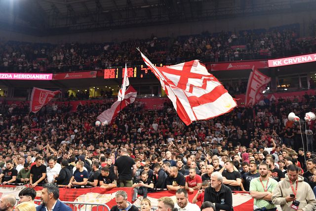 UEFA castiga Estrela Vermelha por racismo em Portugal