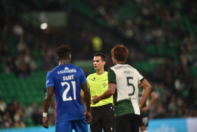 Bruno Costa (AF Braga) foi o árbitro da partida em Alvalade