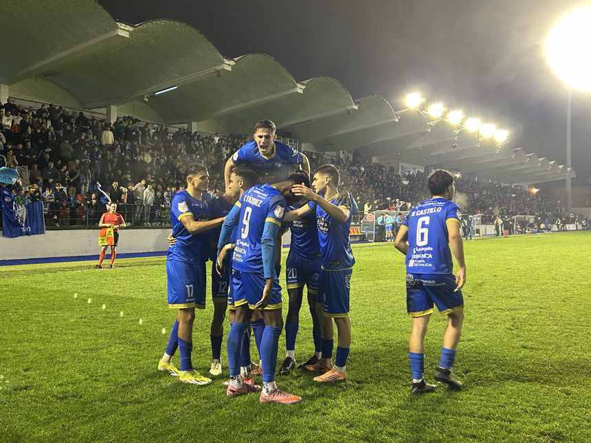 Festejos dos jogadores do Ourense CF frente ao Real Oviedo - Foto: Ourense CF