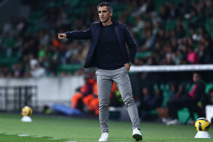 Custódio Castro, treinador do Alverca, durante o jogo da Taça da Liga em Alvalade - Foto: Miguel Nunes