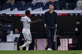 Vinícius Júnior não gostou de ser substituído por Xabi Alonso frente ao Barcelona