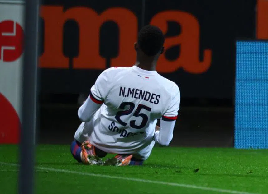 Nuno marca, PSG cambaleia no ringue