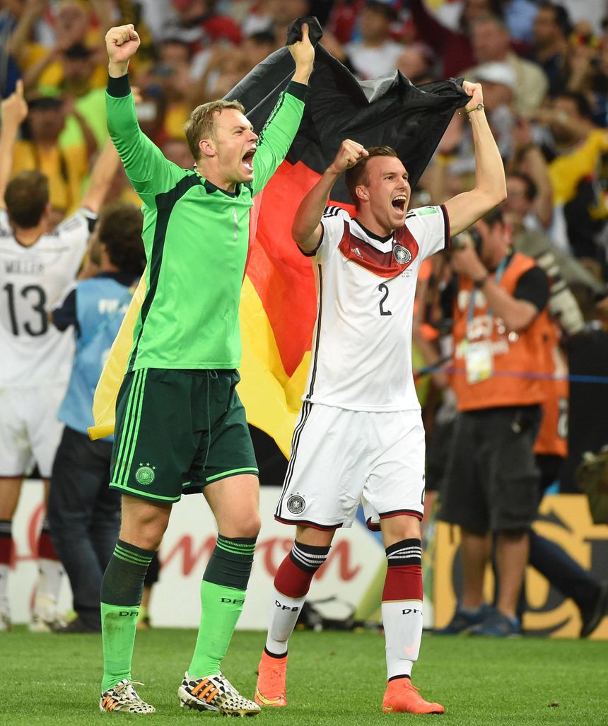 Grossekreutz ao lado de Neuer nas celebreações da Alemanha em 2014