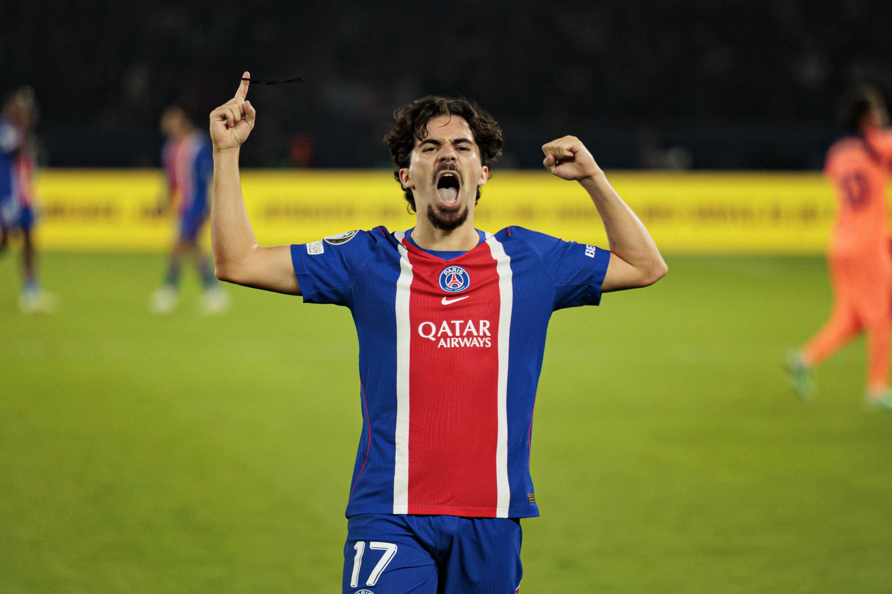 Vitinha marcou um golaço ao Barcelona em Paris na Champions