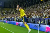 Cristiano Ronaldo marcou três golos na vitória do Al Nassr sobre o Al Kholood, por 5-3