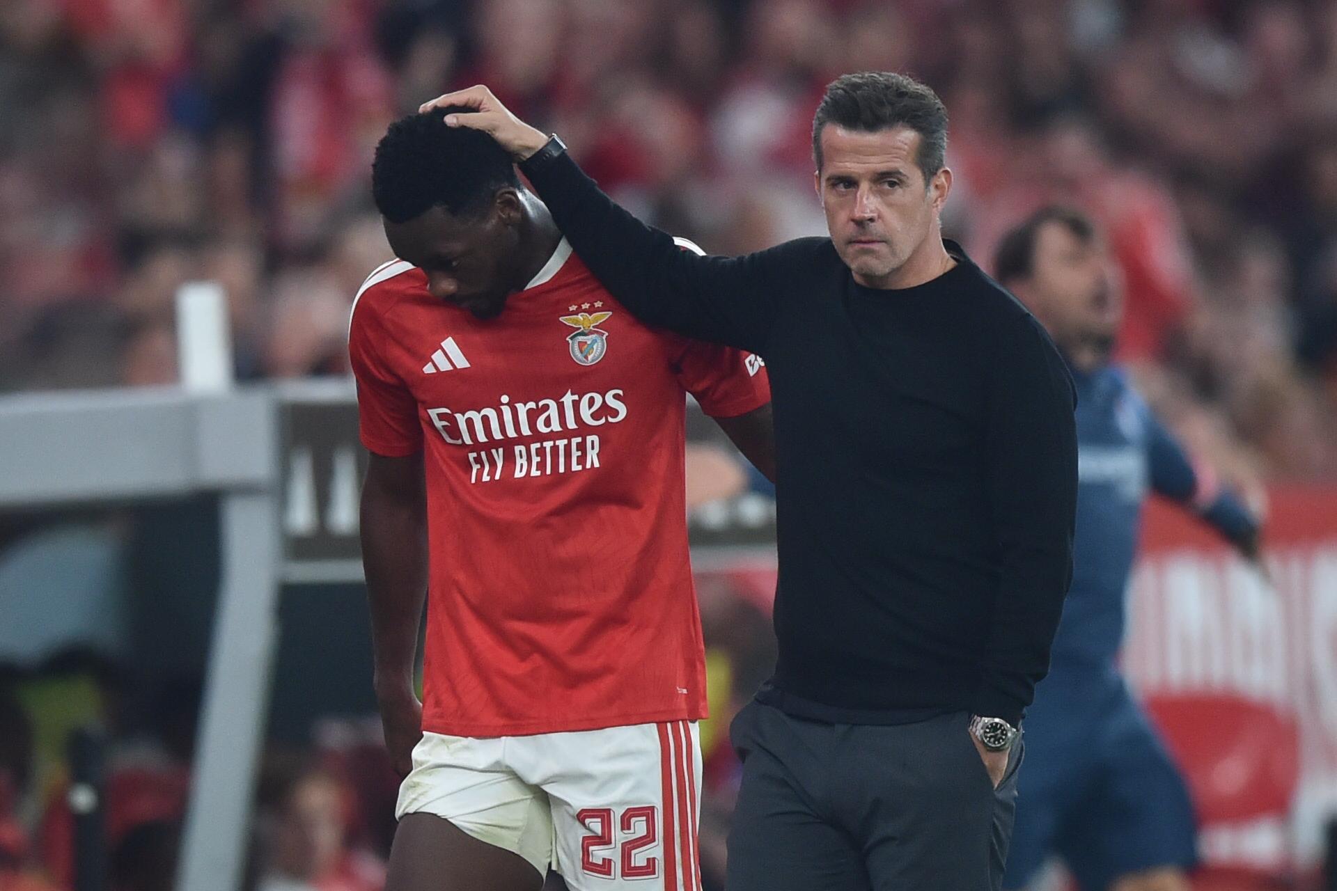 Marco Silva a cumprimentar Durán no Benfica-Gil Vicente - Foto: Miguel Nunes
